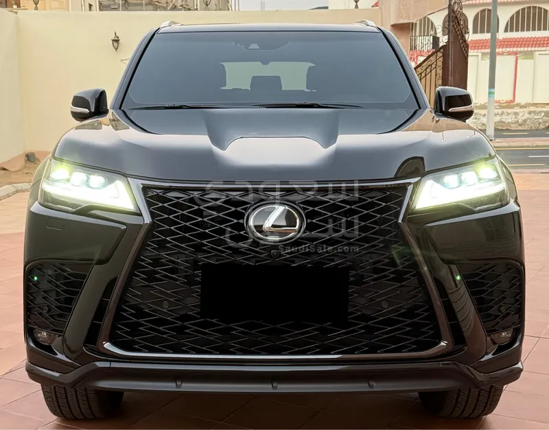 2023 لكزس إل إكس 600 إف