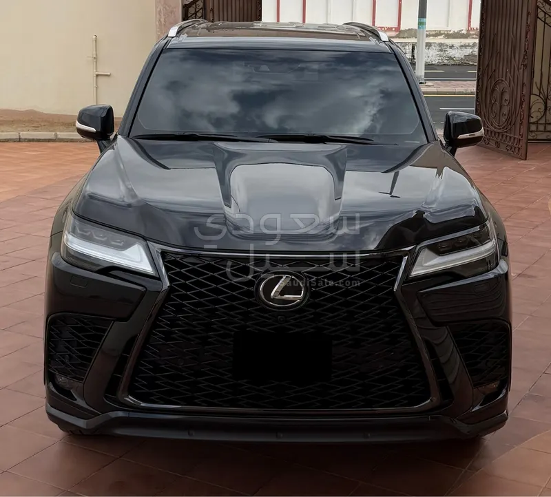 2023 لكزس إل إكس 600 إف