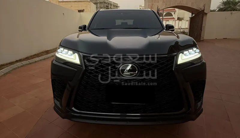 2023 لكزس إل إكس 600 إف