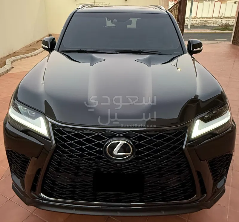 2023 لكزس إل إكس 600 إف
