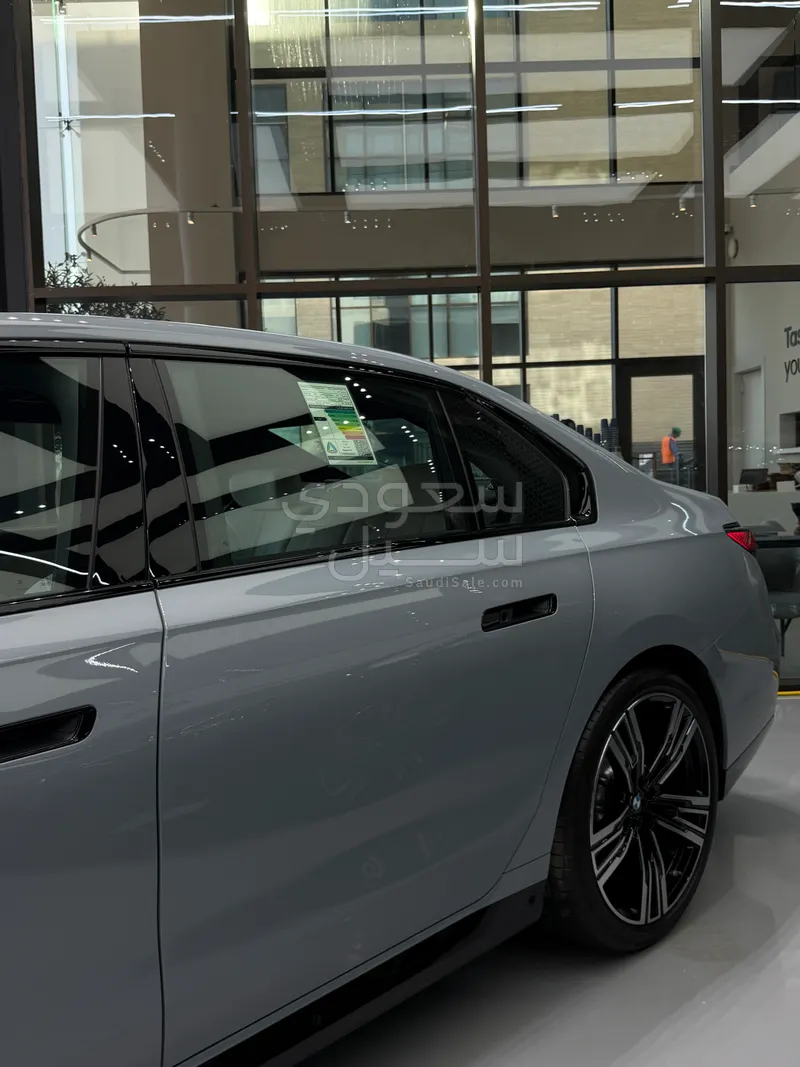 2026 بي ام دبليو الفئة السابعة 735أي