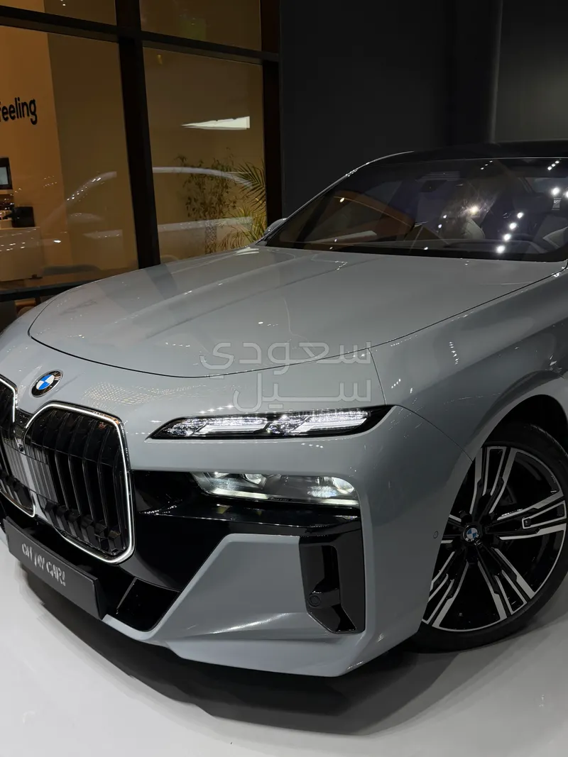 2026 بي ام دبليو الفئة السابعة 735أي