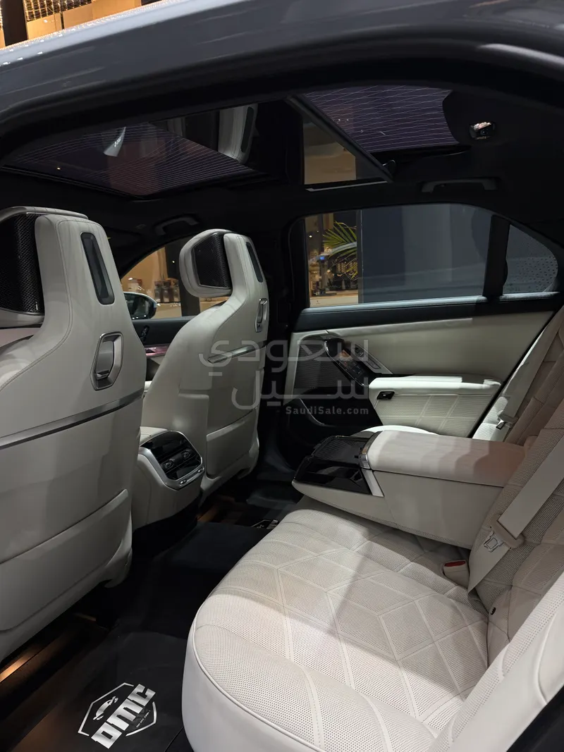 2026 بي ام دبليو الفئة السابعة 735أي