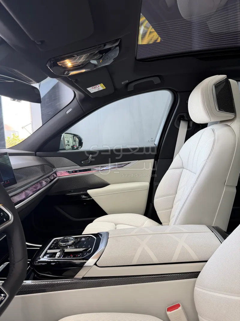 2026 بي ام دبليو الفئة السابعة 735أي