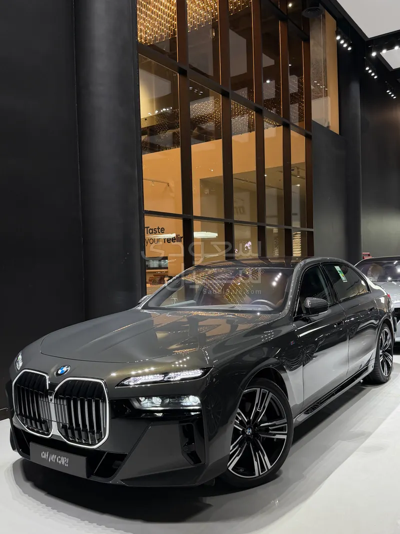 2026 بي ام دبليو الفئة السابعة 735أي