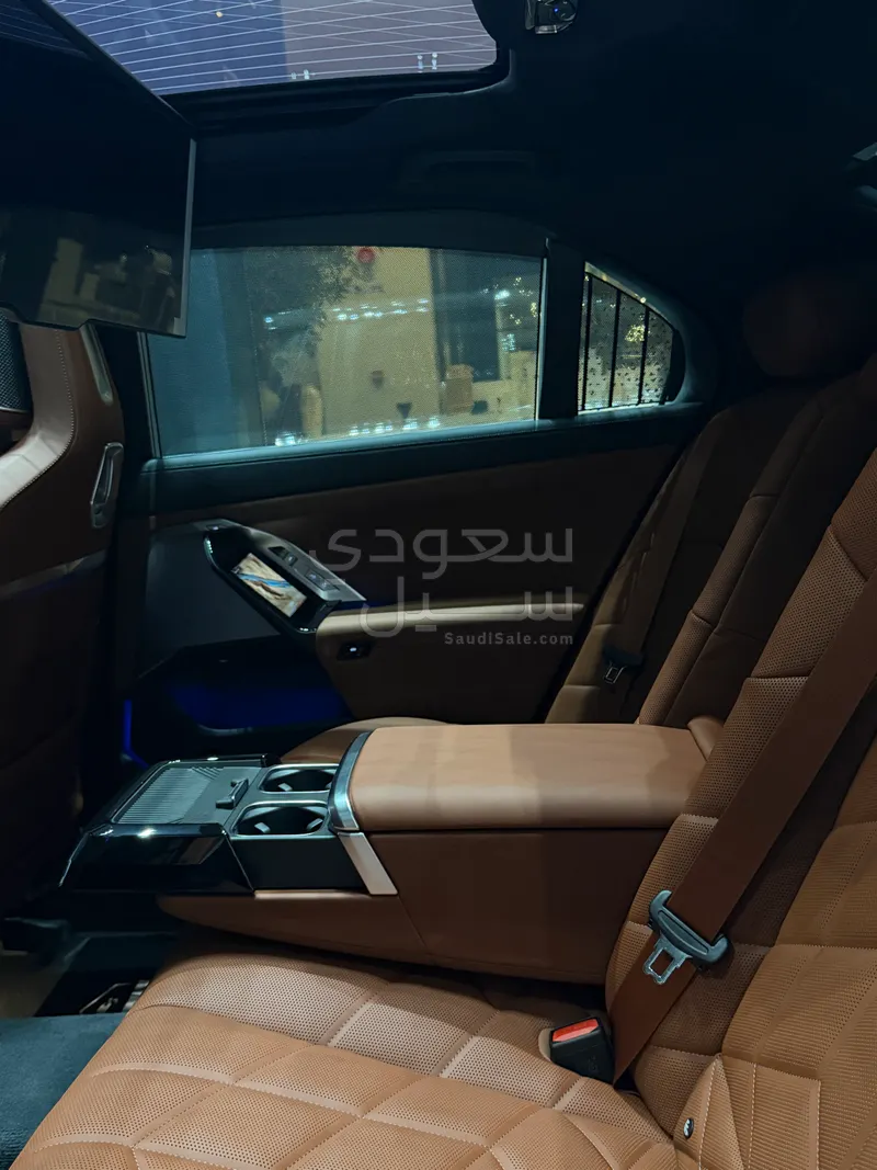 2026 بي ام دبليو الفئة السابعة 735أي