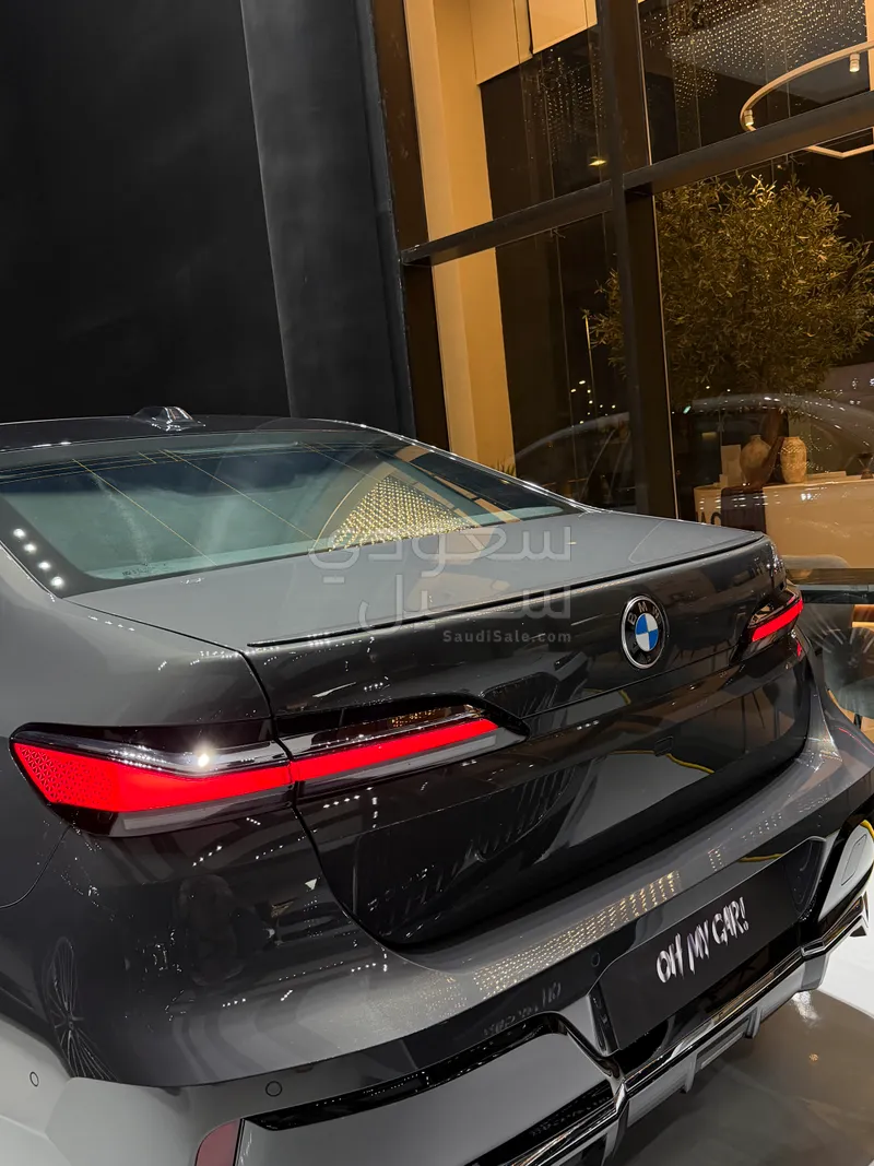 2026 بي ام دبليو الفئة السابعة 735أي