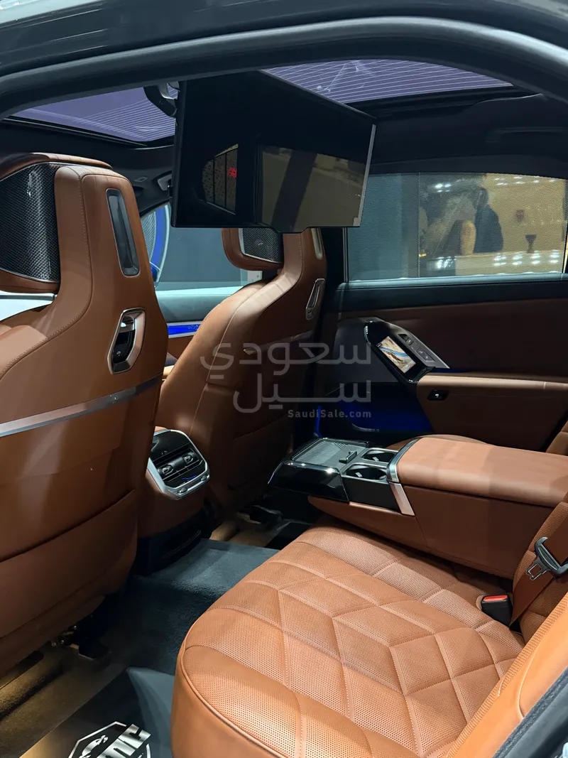 2026 بي ام دبليو الفئة السابعة 735أي