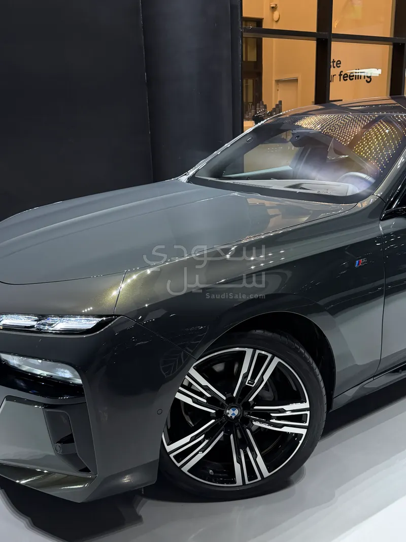 2026 بي ام دبليو الفئة السابعة 735أي