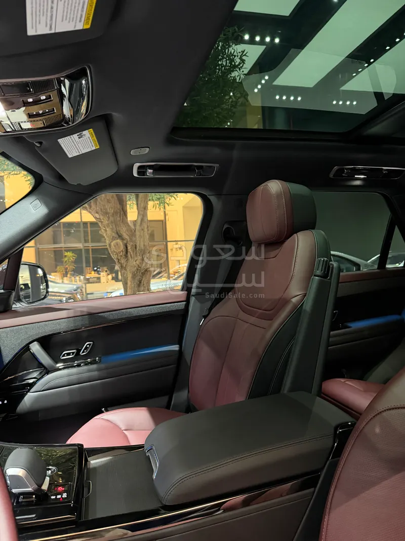 2025 لاند روفر رينج روفر سبورت اتش اس اي