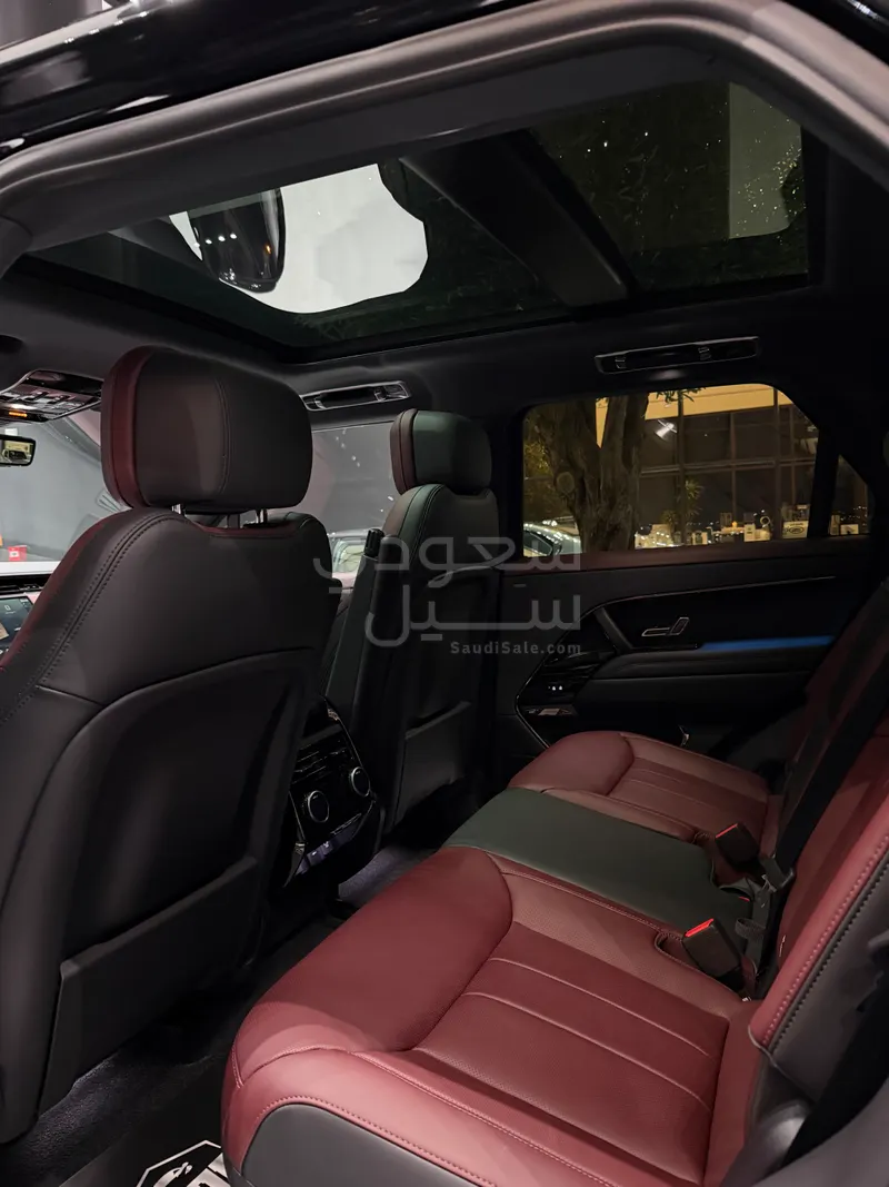 2025 لاند روفر رينج روفر سبورت اتش اس اي