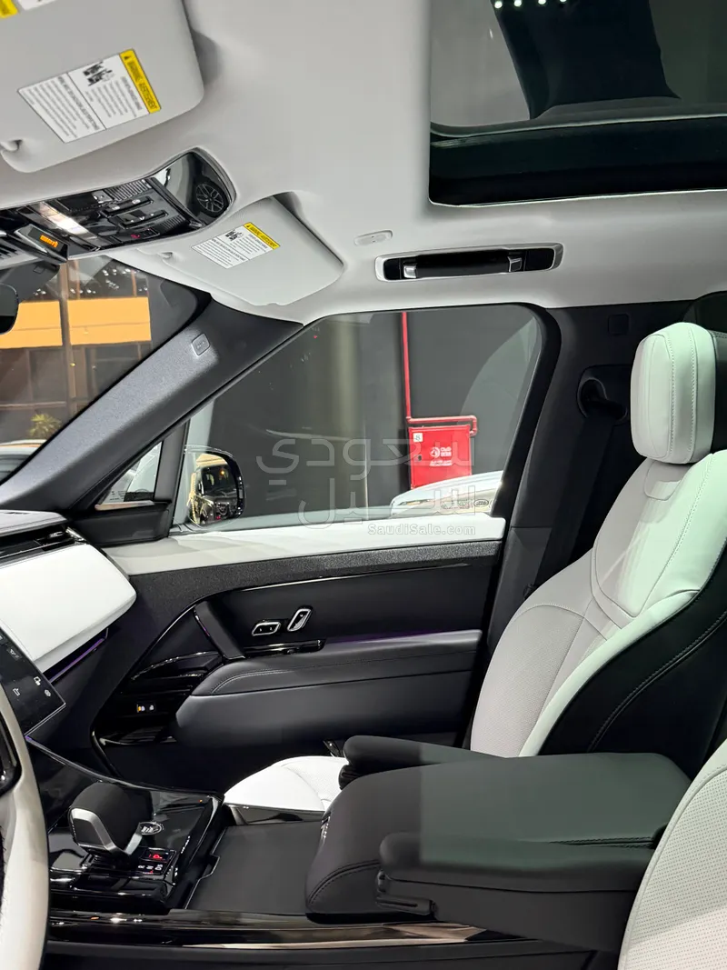 2025 لاند روفر رينج روفر سبورت اتش اس اي