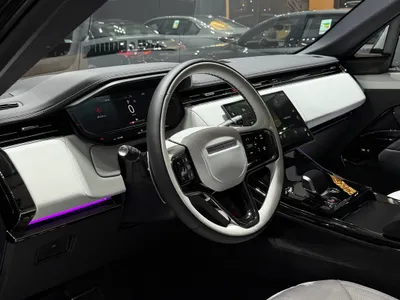 2025 لاند روفر رينج روفر سبورت اتش اس اي