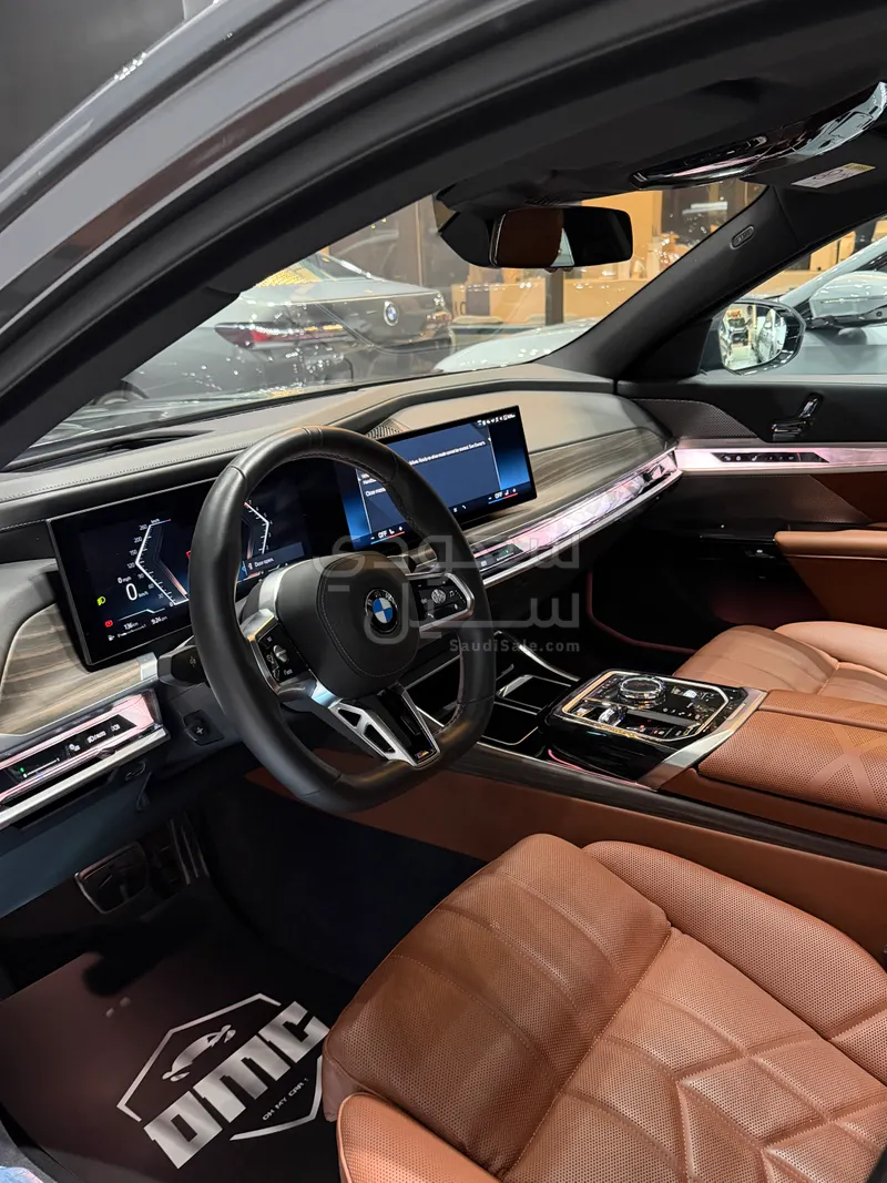 2025 بي ام دبليو الفئة السابعة 735أي