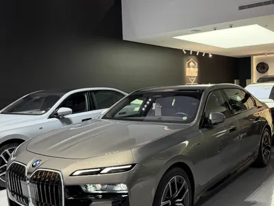 2025 بي ام دبليو الفئة السابعة 735أي