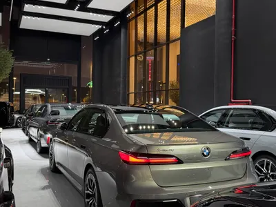 2025 بي ام دبليو الفئة السابعة 735أي