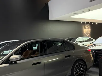 2025 بي ام دبليو الفئة السابعة 735أي