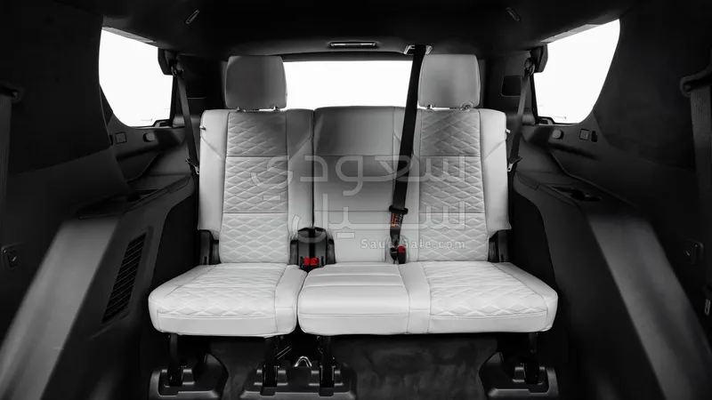 2025 كاديلاك اسكاليد في