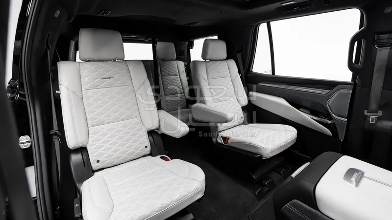 2025 كاديلاك اسكاليد في