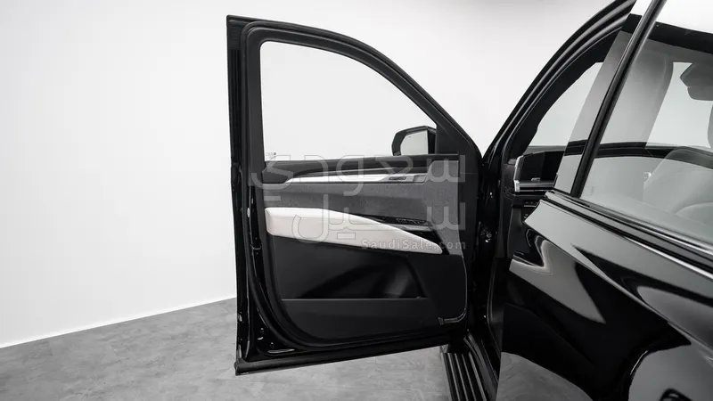 2025 كاديلاك اسكاليد في