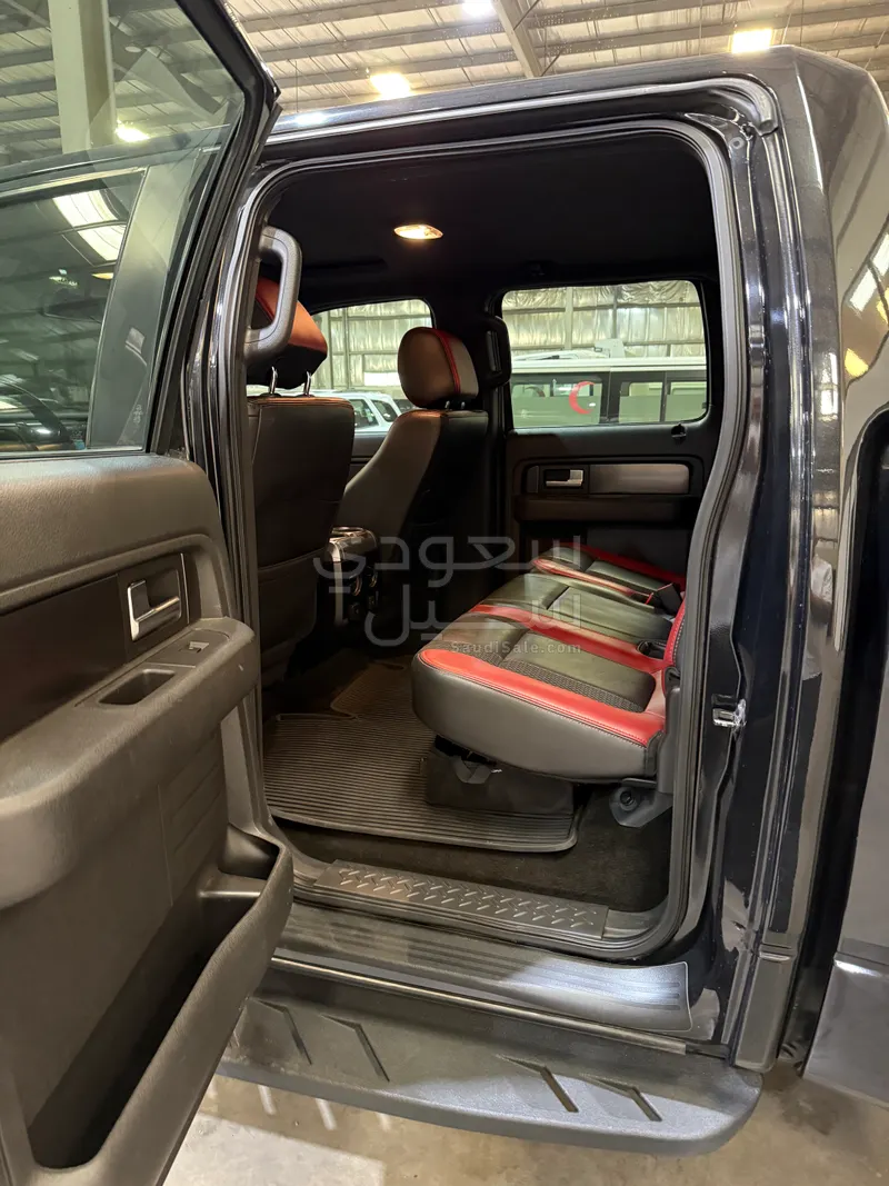 2014 فورد اف 150 اس في تي رابتر