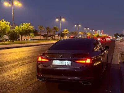 2025 لكزس إي إس 350