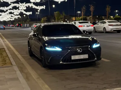 2025 لكزس إي إس 350
