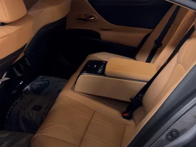 2025 لكزس إي إس 350