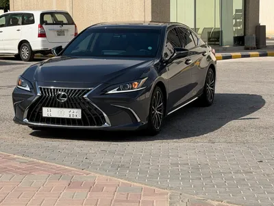 2025 لكزس إي إس 350