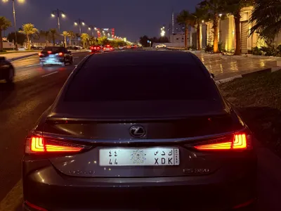 2025 لكزس إي إس 350