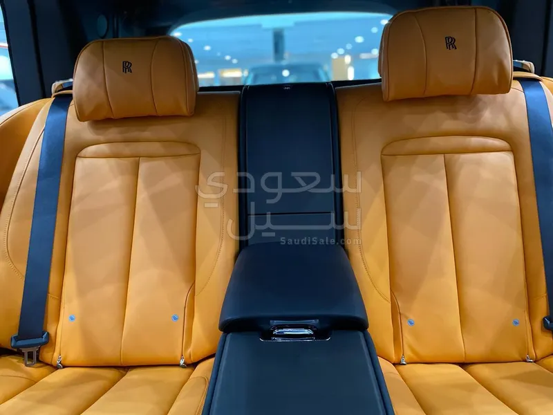 2023 رولز رويس كولينان سلفر بادج