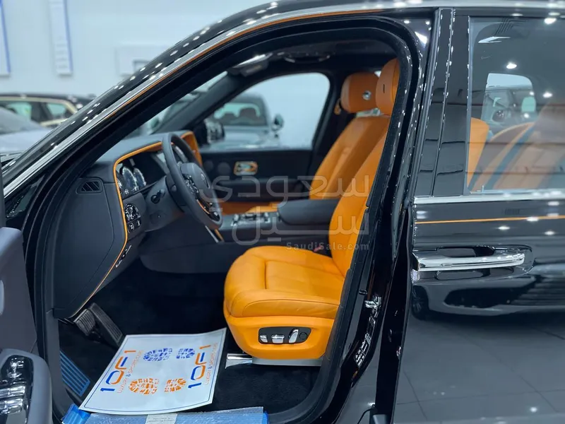 2023 رولز رويس كولينان سلفر بادج