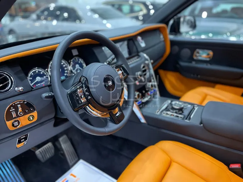 2023 رولز رويس كولينان سلفر بادج