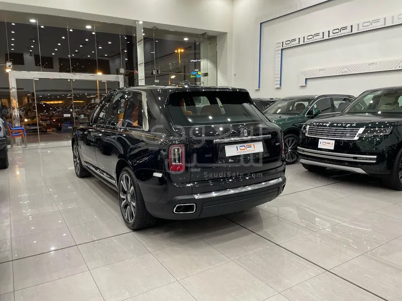 2023 رولز رويس كولينان سلفر بادج