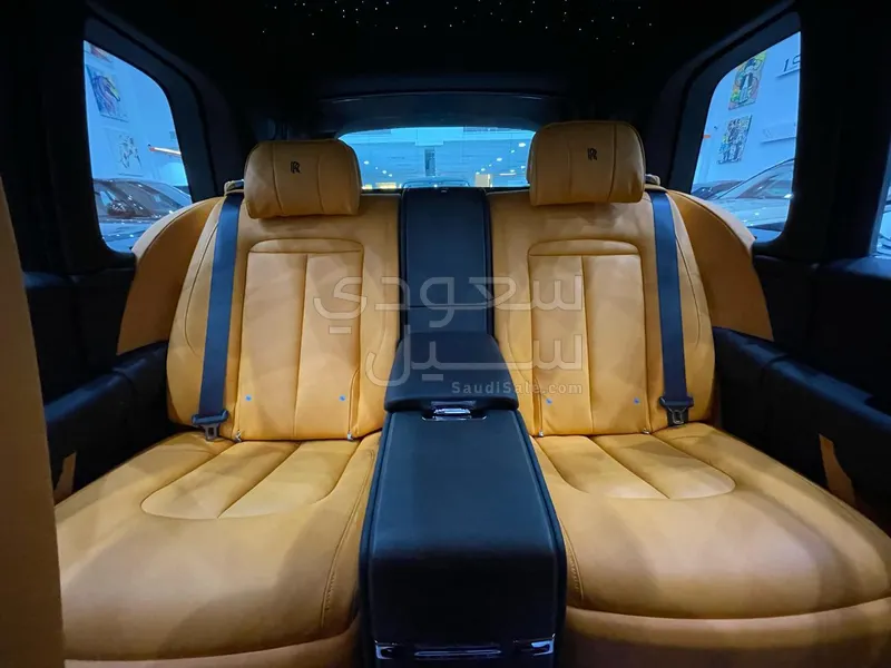 2023 رولز رويس كولينان سلفر بادج