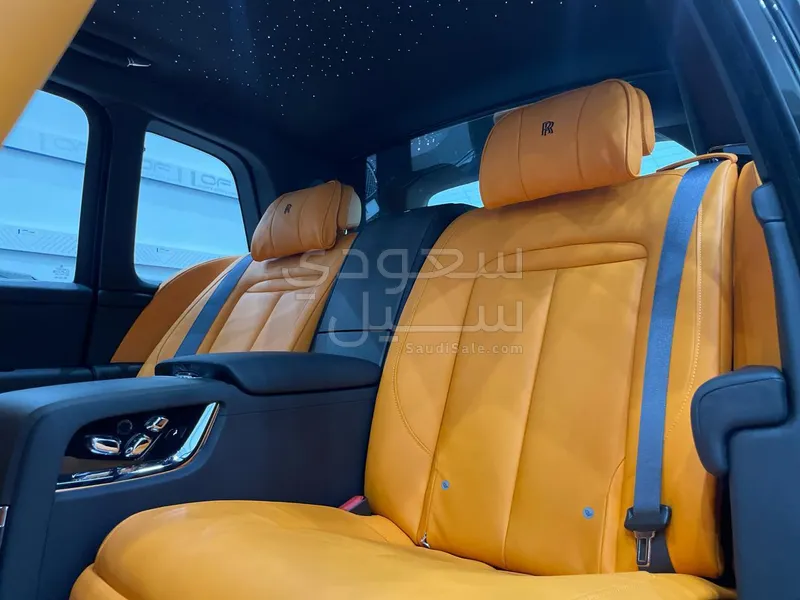 2023 رولز رويس كولينان سلفر بادج