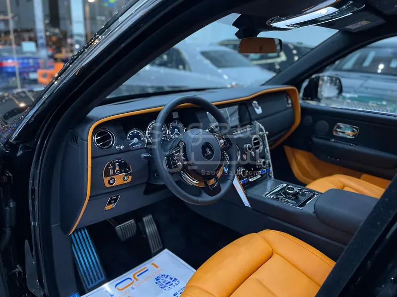 2023 رولز رويس كولينان سلفر بادج