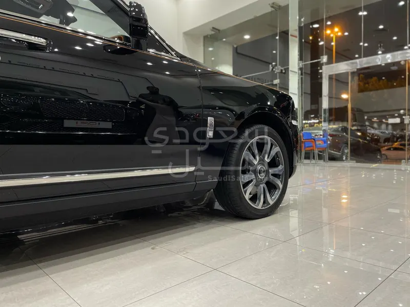 2023 رولز رويس كولينان سلفر بادج