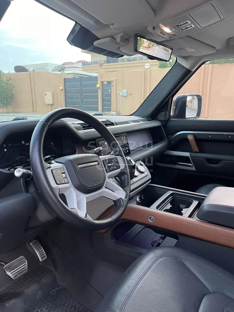 2021 لاند روفر ديفيندر اتش اس اي