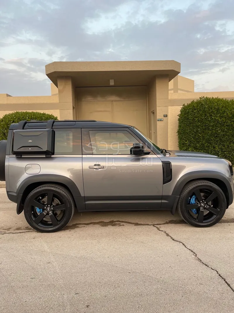 2021 لاند روفر ديفيندر اتش اس اي