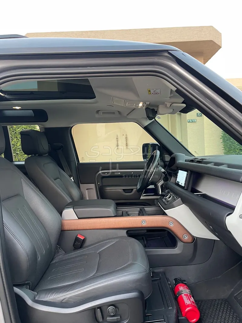 2021 لاند روفر ديفيندر اتش اس اي