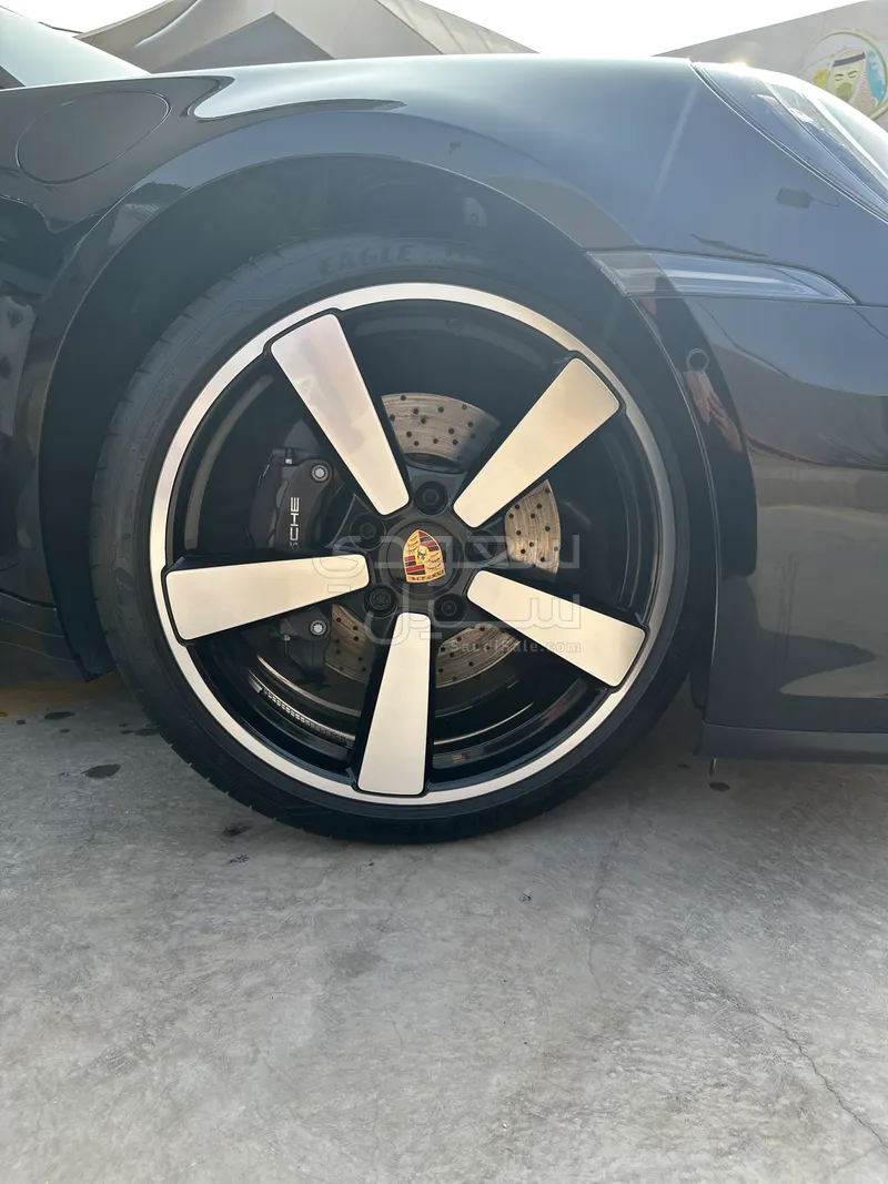 2025 بورش 911 كاريرا كابريوليه