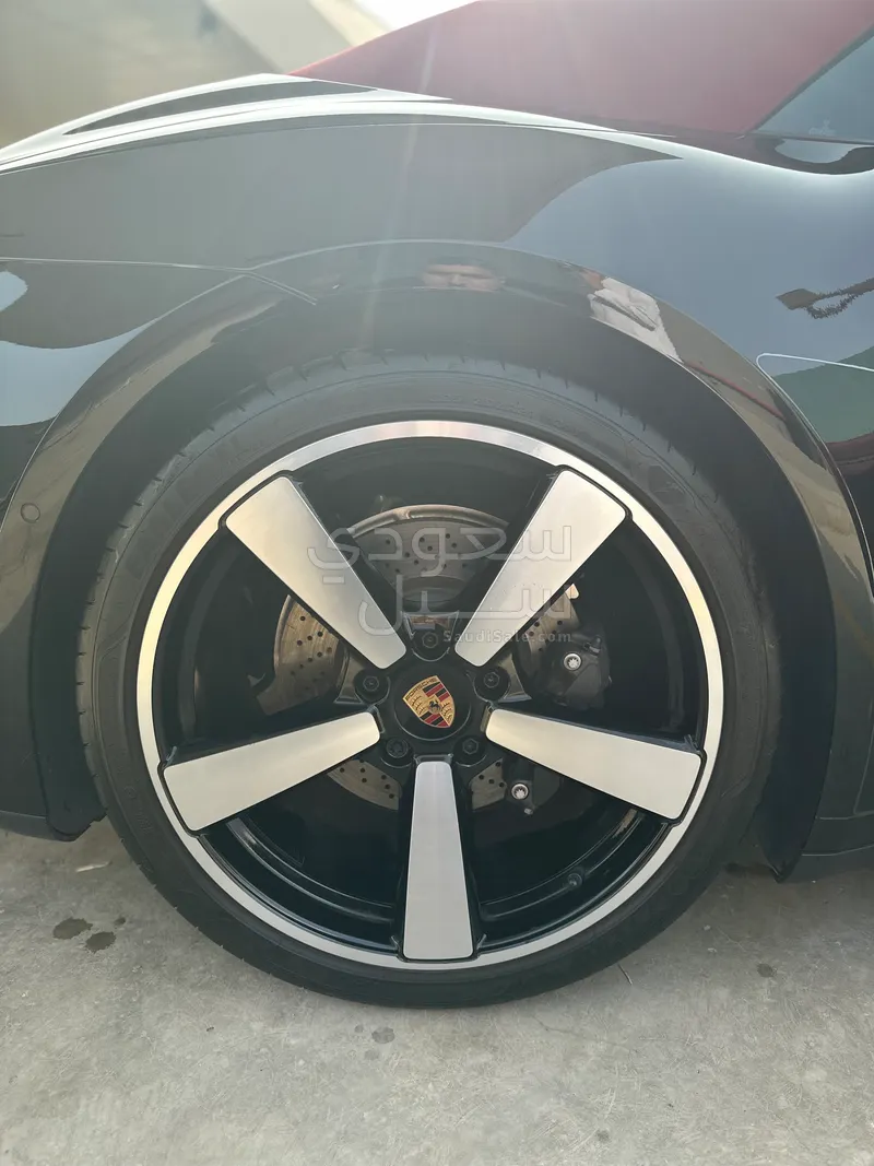 2025 بورش 911 كاريرا كابريوليه