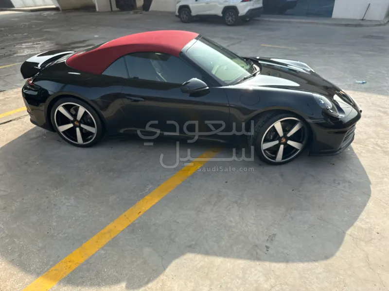 2025 بورش 911 كاريرا كابريوليه