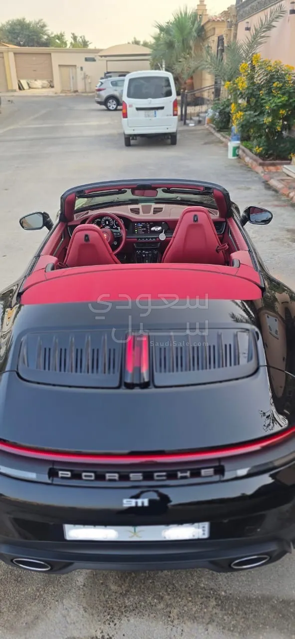 2025 بورش 911 كاريرا كابريوليه