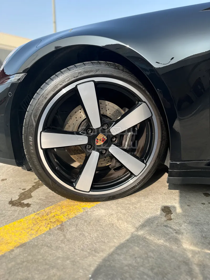 2025 بورش 911 كاريرا كابريوليه