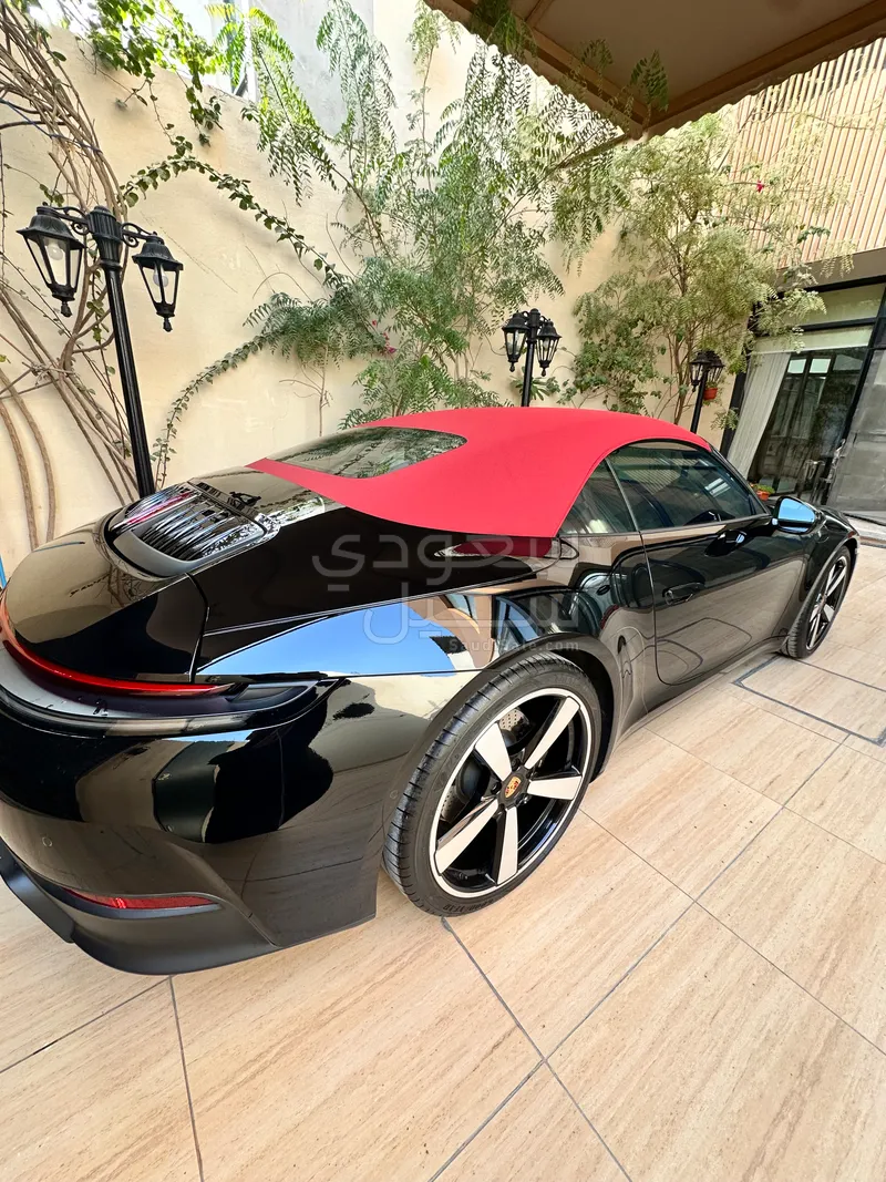 2025 بورش 911 كاريرا كابريوليه