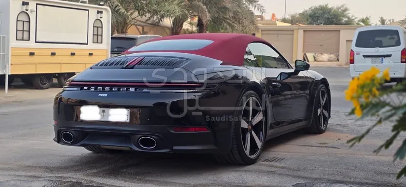 2025 بورش 911 كاريرا كابريوليه