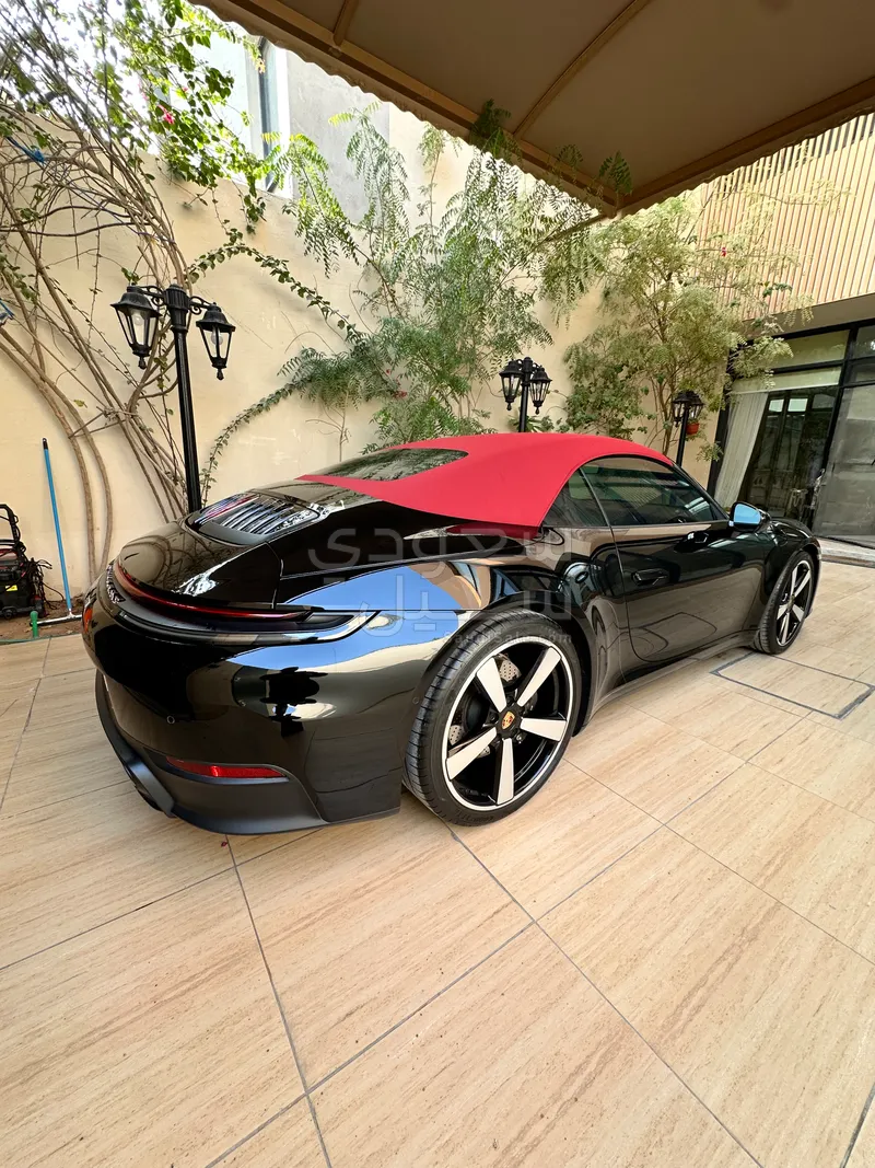 2025 بورش 911 كاريرا كابريوليه
