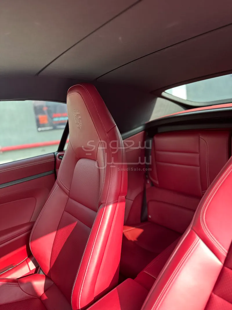 2025 بورش 911 كاريرا كابريوليه